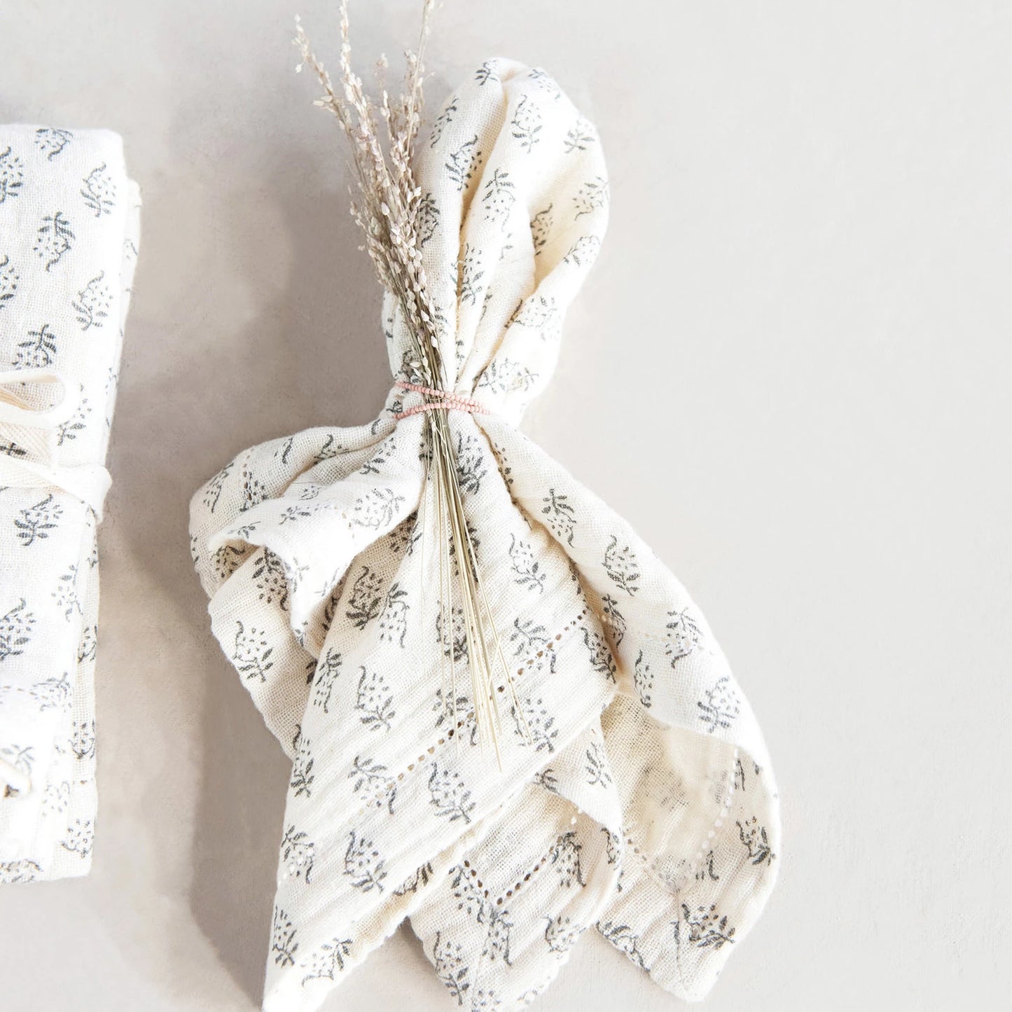 Floral Pattern Napkin (Single)