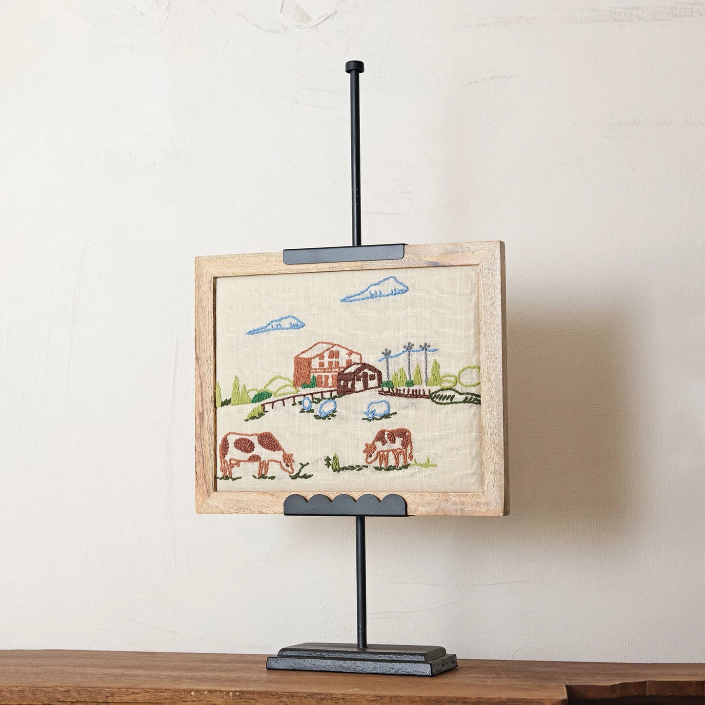 Metal Adjustable Scalloped Easel