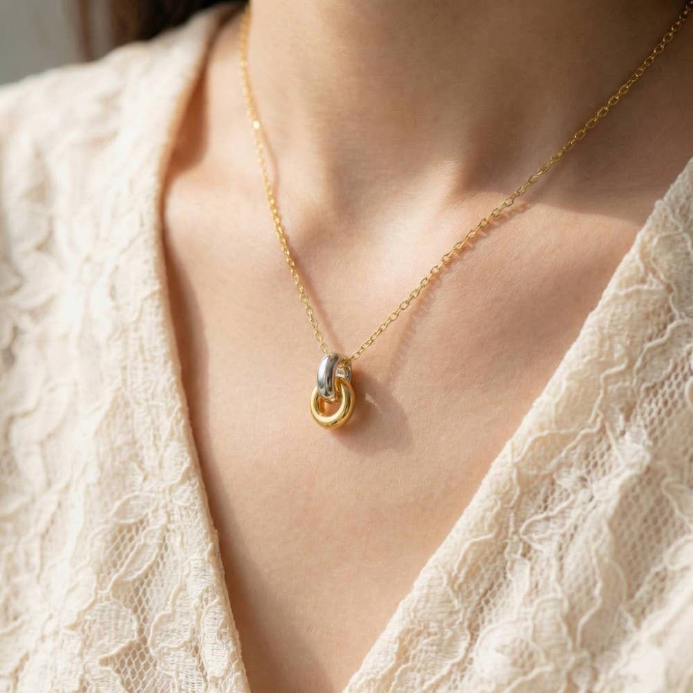 Ring Link Pendant Necklace